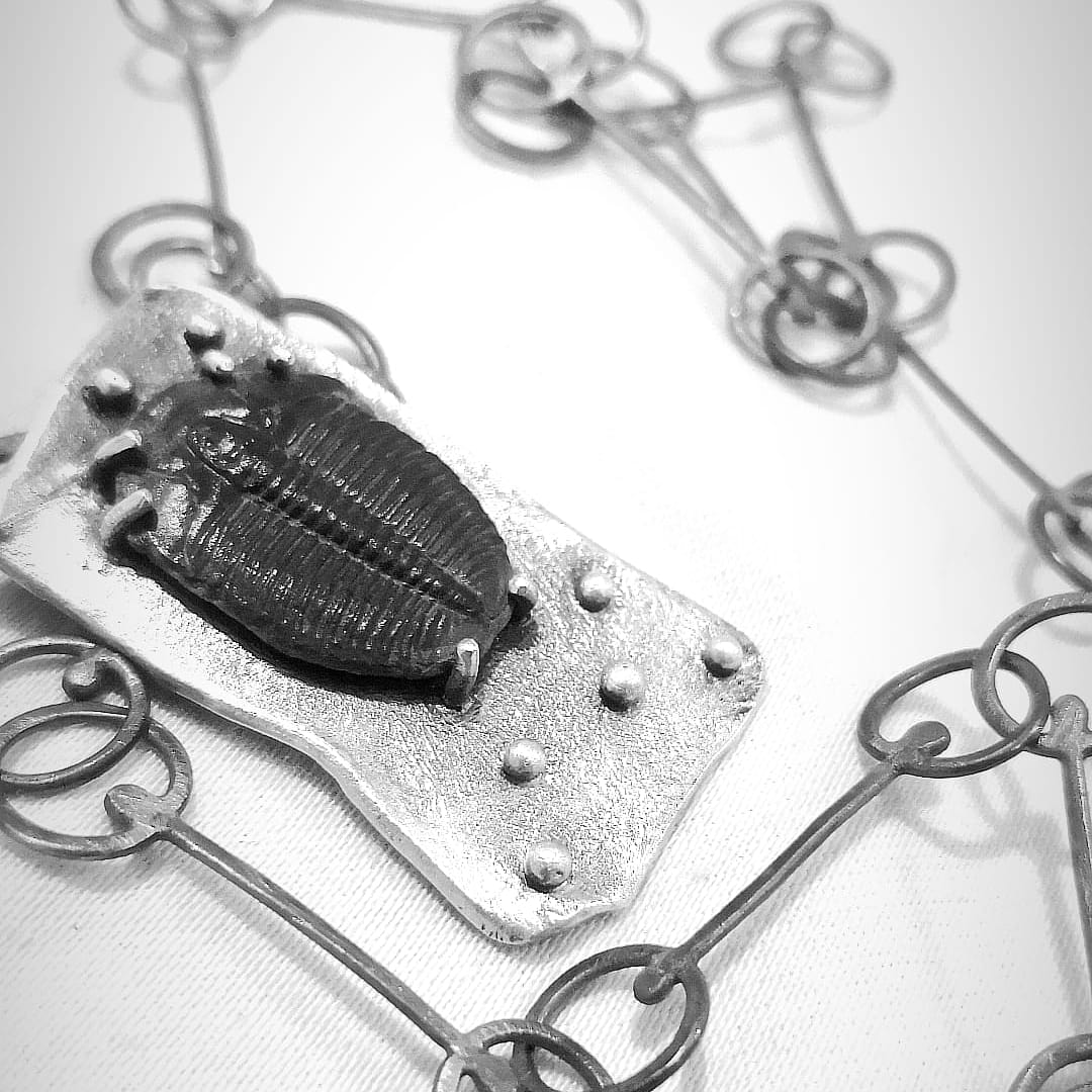 Collar trilobite