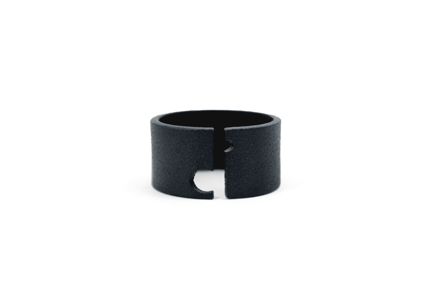 Argolla "o" Space Negro Mate Texturizado