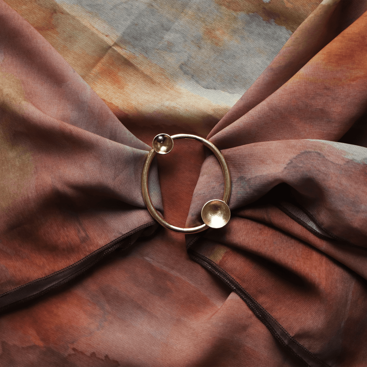 Pañoleta grande con broche