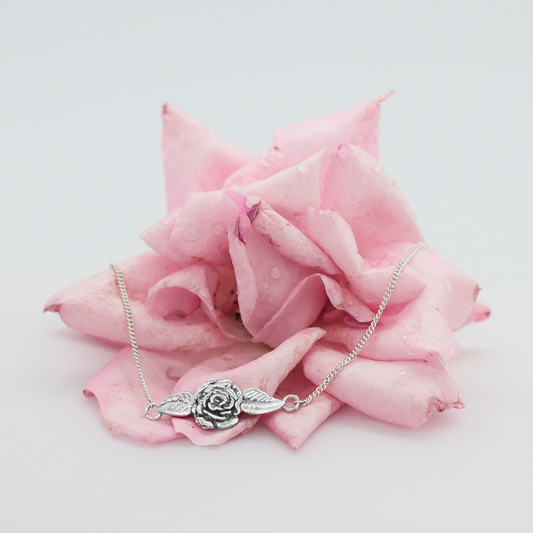 Collar Rosa con Hojas.