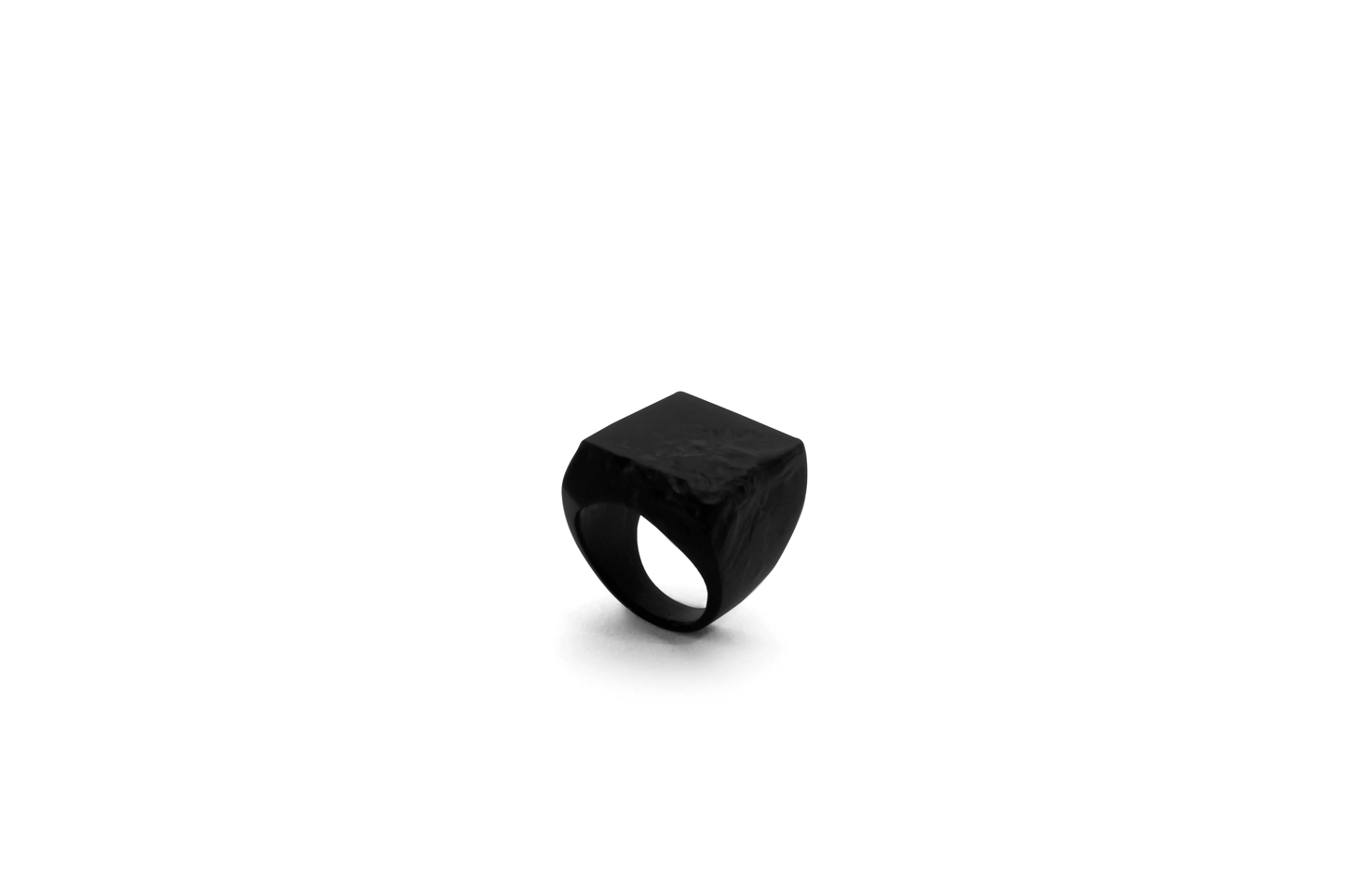 Anillo Tierra Agua Grande Negro Mate