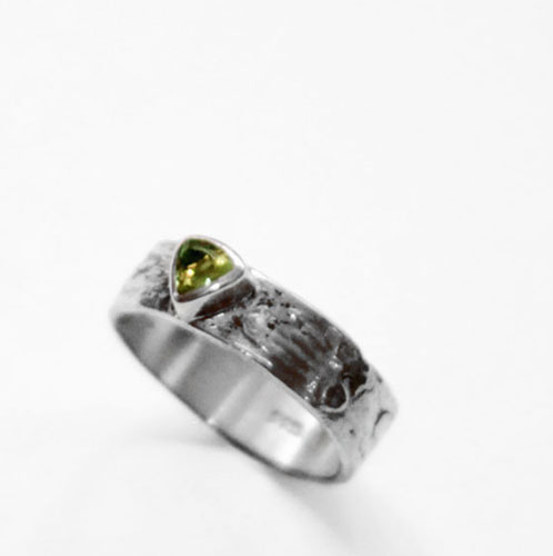 anillo peridoto reticulado plata